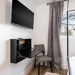 Walk To Restaurants From Condo, By Hospitals, 3 Miles To Downtown *