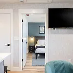 Walk To Restaurants From Condo, By Hospitals, 3 Miles To Downtown Apartment