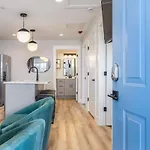 Apartment Walk To Restaurants From Condo, By Hospitals, 3 Miles To Downtown Nashville