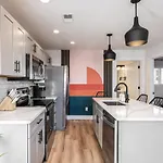 Walk To Hillsboro Village, Close To Vanderbilt, 3 Miles To Downtown Apartment