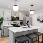 Walk To Restaurants From Condo, By Hospitals, 3 Miles To Downtown *