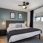 Apartment Walk To Restaurants From Condo, By Hospitals, 3 Miles To Downtown