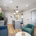 Walk To Restaurants From Condo, By Hospitals, 3 Miles To Downtown Nashville