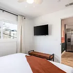 Retreat With Patio & Free Parking, By Vanderbilt *