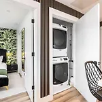 Retreat With Patio & Free Parking, By Vanderbilt Apartment *