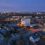 Apartment Retreat With Patio & Free Parking, By Vanderbilt *