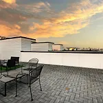 With Rooftop Deck & Garage, 2 Miles To Downtown Broadway Holiday home Nashville