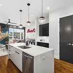 Holiday home With Rooftop Deck & Garage, 2 Miles To Downtown Broadway Nashville