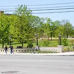With Rooftop Deck & Garage, 2 Miles To Downtown Broadway Holiday home Nashville