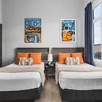Holiday home With Rooftop Deck & Garage, 2 Miles To Downtown Broadway *