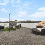 Holiday home With Rooftop Deck & Garage, 2 Miles To Downtown Broadway