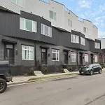 Home With Rooftop Deck & Garage, 2 Miles To Downtown Broadway