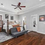 Walk To Broadway & Germantown Large House With Patio Nashville