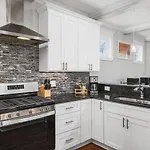 Walk To Broadway & Germantown Large House With Patio Holiday home