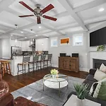 Walk To Broadway & Germantown Large House With Patio * Nashville