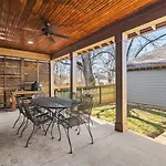 Walk To Broadway & Germantown Large House With Patio Nashville