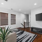 Walk To Broadway & Germantown Large House With Patio