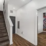 Holiday home Large Patio, Rooftop Deck And Garage, 3 Miles To Broadway Nashville
