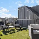 Large Patio, Rooftop Deck And Garage, 3 Miles To Broadway Nashville