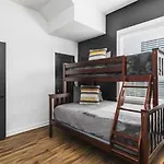Large Patio, Rooftop Deck And Garage, 3 Miles To Broadway Holiday home Nashville