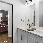 Large Patio, Rooftop Deck And Garage, 3 Miles To Broadway Nashville