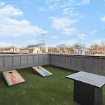 Large Patio, Rooftop Deck And Garage, 3 Miles To Broadway