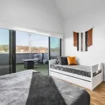 Large Patio, Rooftop Deck And Garage, 3 Miles To Broadway