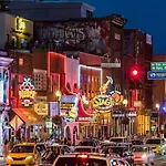 Holiday home Large Patio, Rooftop Deck And Garage, 3 Miles To Broadway *