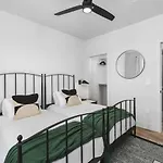 Premium With Huge Patio Near Vanderbilt & Downtown Apartment Nashville