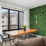 Premium With Huge Patio Near Vanderbilt & Downtown Apartment Nashville