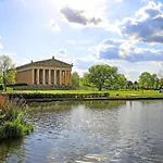 Luxury Condo With Huge Patio, Near Vanderbilt & Downtown