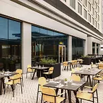 Hilton Bna Airport Terminal Hotel 4*