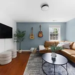Apartment The Blue - 4 Beds And 7 Mins To Broadway! *