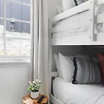The Blue - 4 Beds And 7 Mins To Broadway!