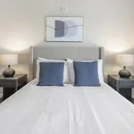 Landing Modern Apartment With Amazing Amenities