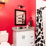 New Sleeps 4 - 7 Mins To Dt Apartment