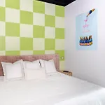 New Sleeps 4 - 7 Mins To Dt Apartment