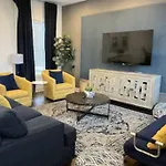 New And Luxurious By Downtown With Rooftop Deck!