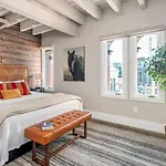 Skyline Suite With Penthouse & Rooftop Deck