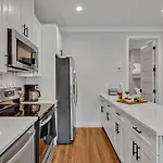 Melrose Mix - Rooftop Deck - 5 Mins To Broadway Holiday home *