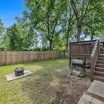 Single Story Pet Friendly Home, With Fenced Yard, Fire Pit, 5min To Downtown!! Holiday home