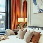 Union St Lofts - Salon - Day