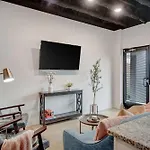 New With 2 Beds 7 Mins To Dt Apartment Nashville