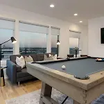 Modern Luxury Hot Tub Mini Golf Elevator Views Holiday home