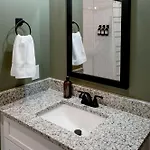 New With 2 Beds 7 Mins To Broadway Apartment