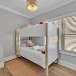 Ensemble-4 Unit Combo-8 Mins To Broadway Holiday home *