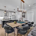 Bass - Private Rooftop - 8 Mins To Broadway *
