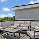 Alto-Private Rooftop Deck-8 Mins To Broadway