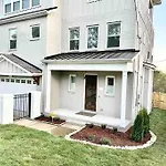 New Luxury Big House Near Gulch 4 King 4 Queen 2 Twin