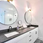 Holiday home Luxurious Morden Loft Huge Rooftop & Skyline Views *